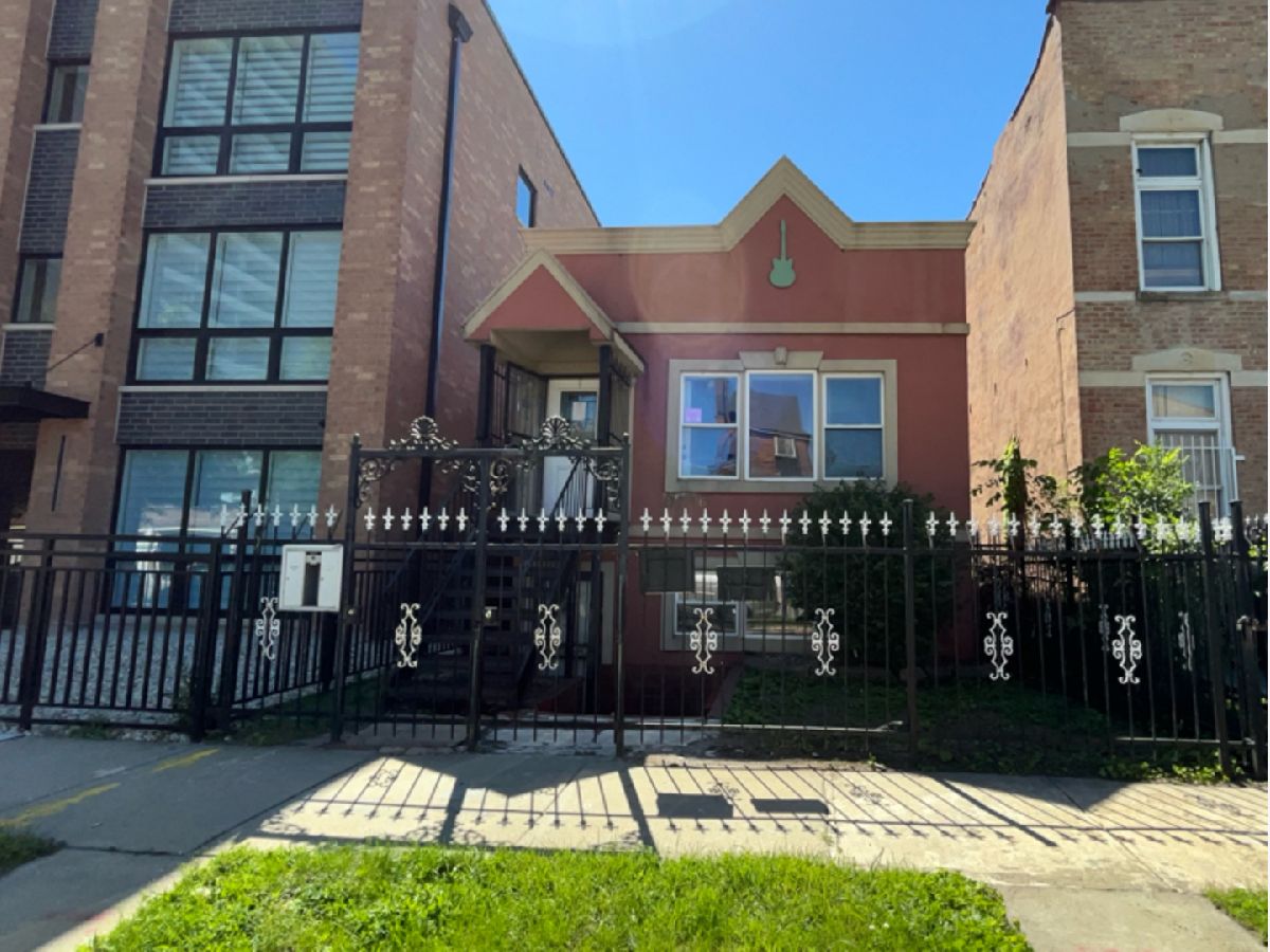  For Sale Chicago Illinois, 3736 Calumet Avenue