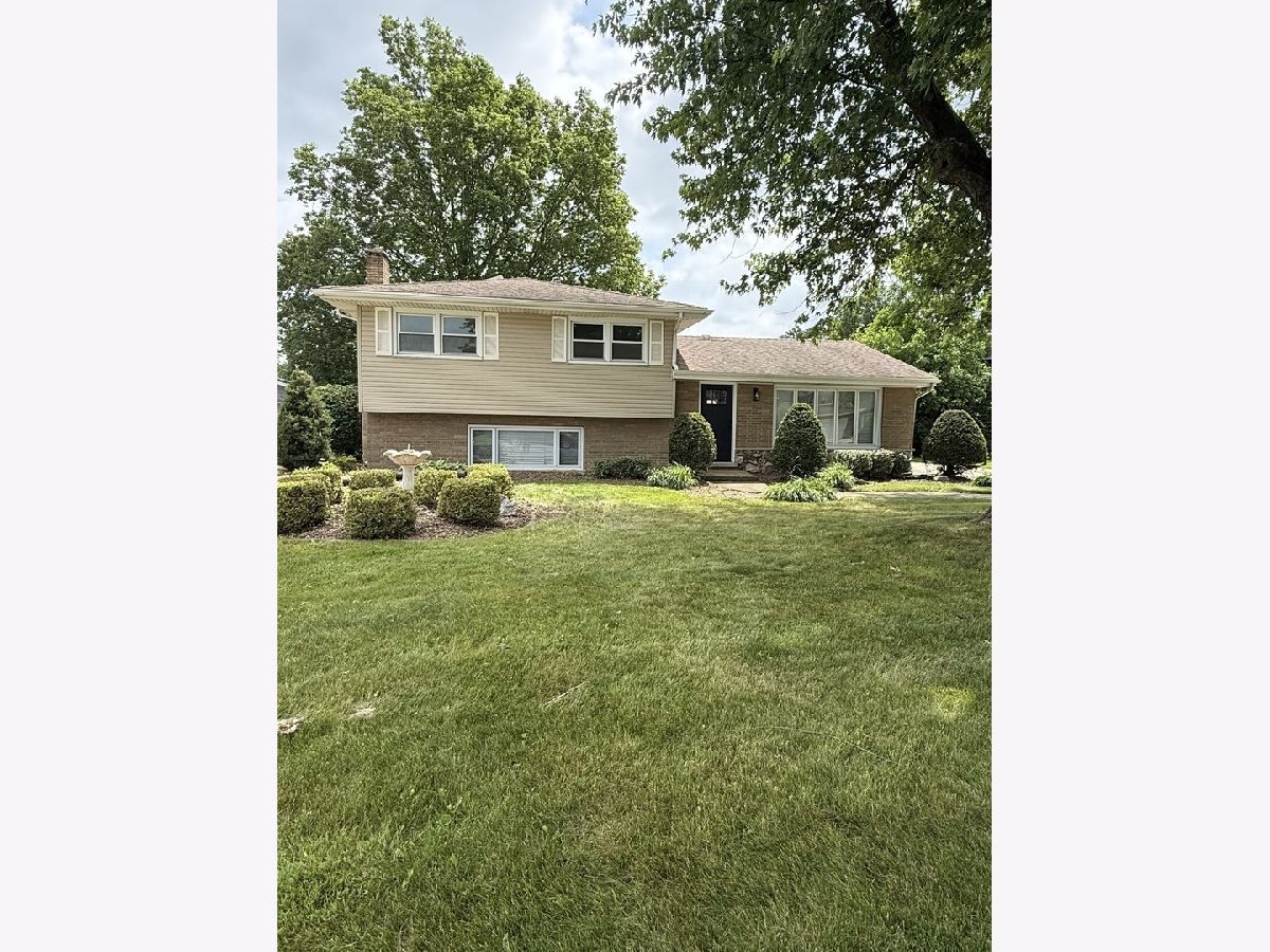Homes & Townhomes For Sale Navajo Hills Palos Heights Illinois, 12537 Menard Avenue