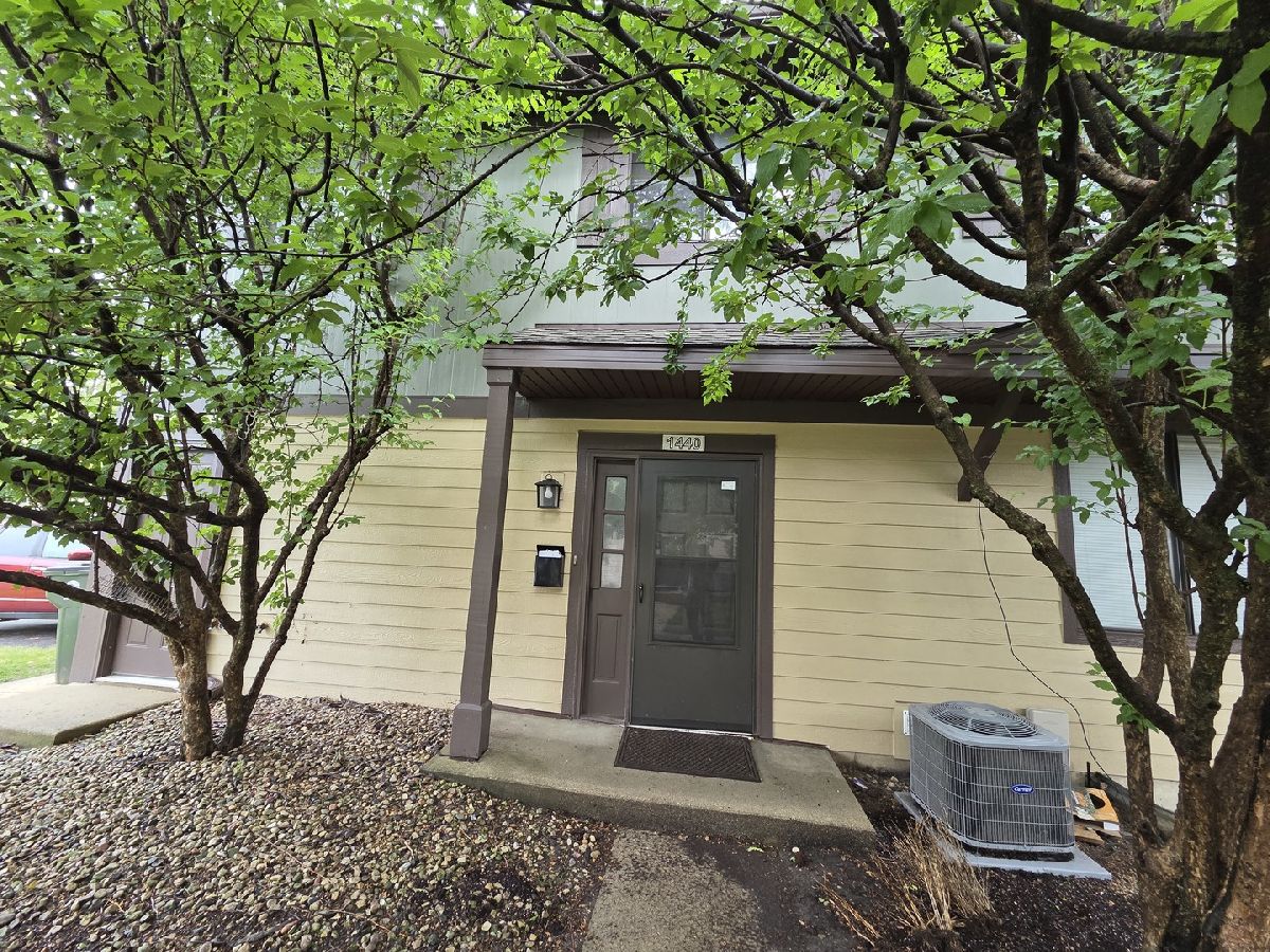 Townhomes & Condos For Rent The Glens Hanover Park Illinois, 1440 Sutter