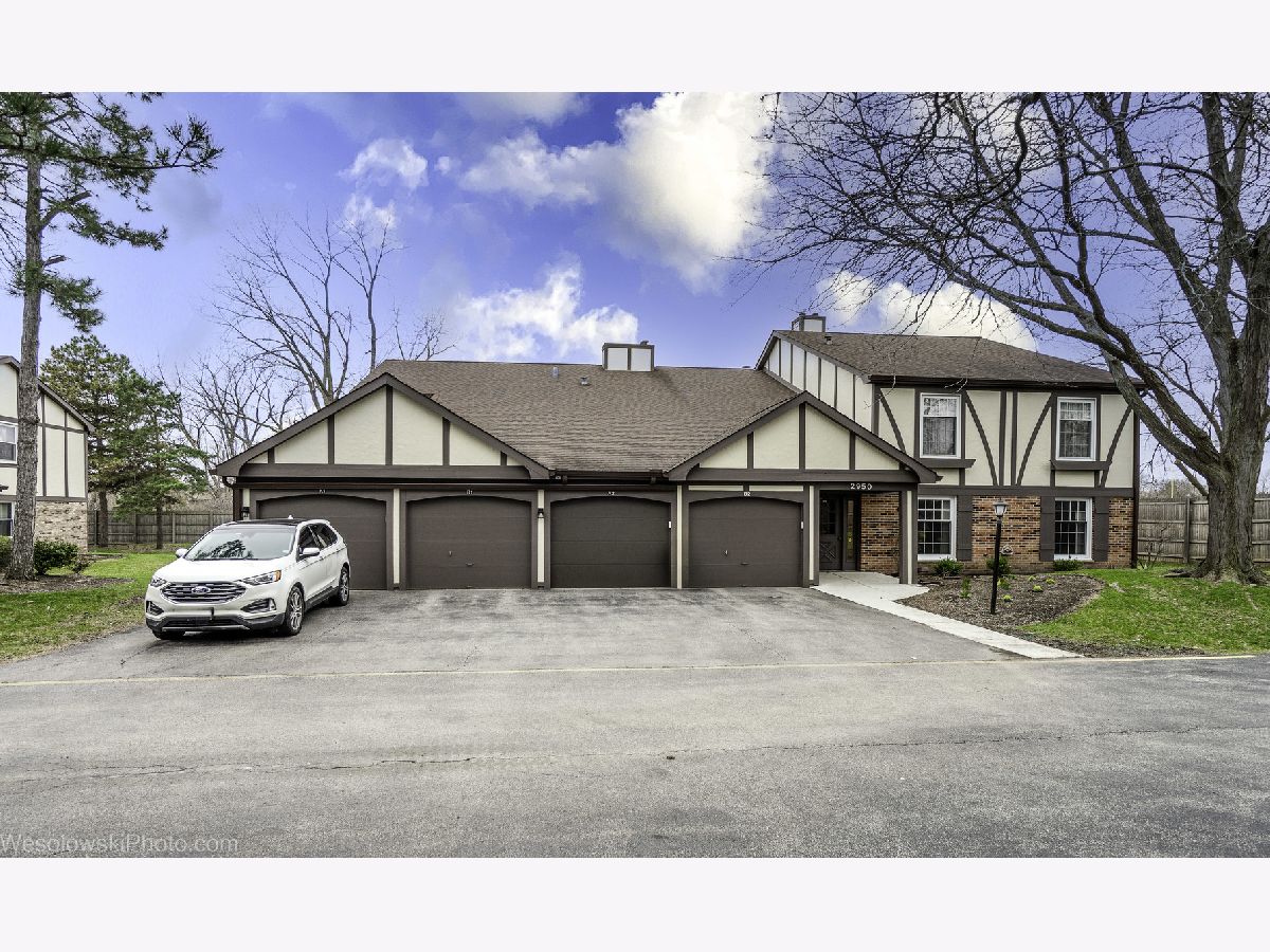 Condominiums For Sale Willow Bend Rolling Meadows Illinois, 2950 Northampton Drive
