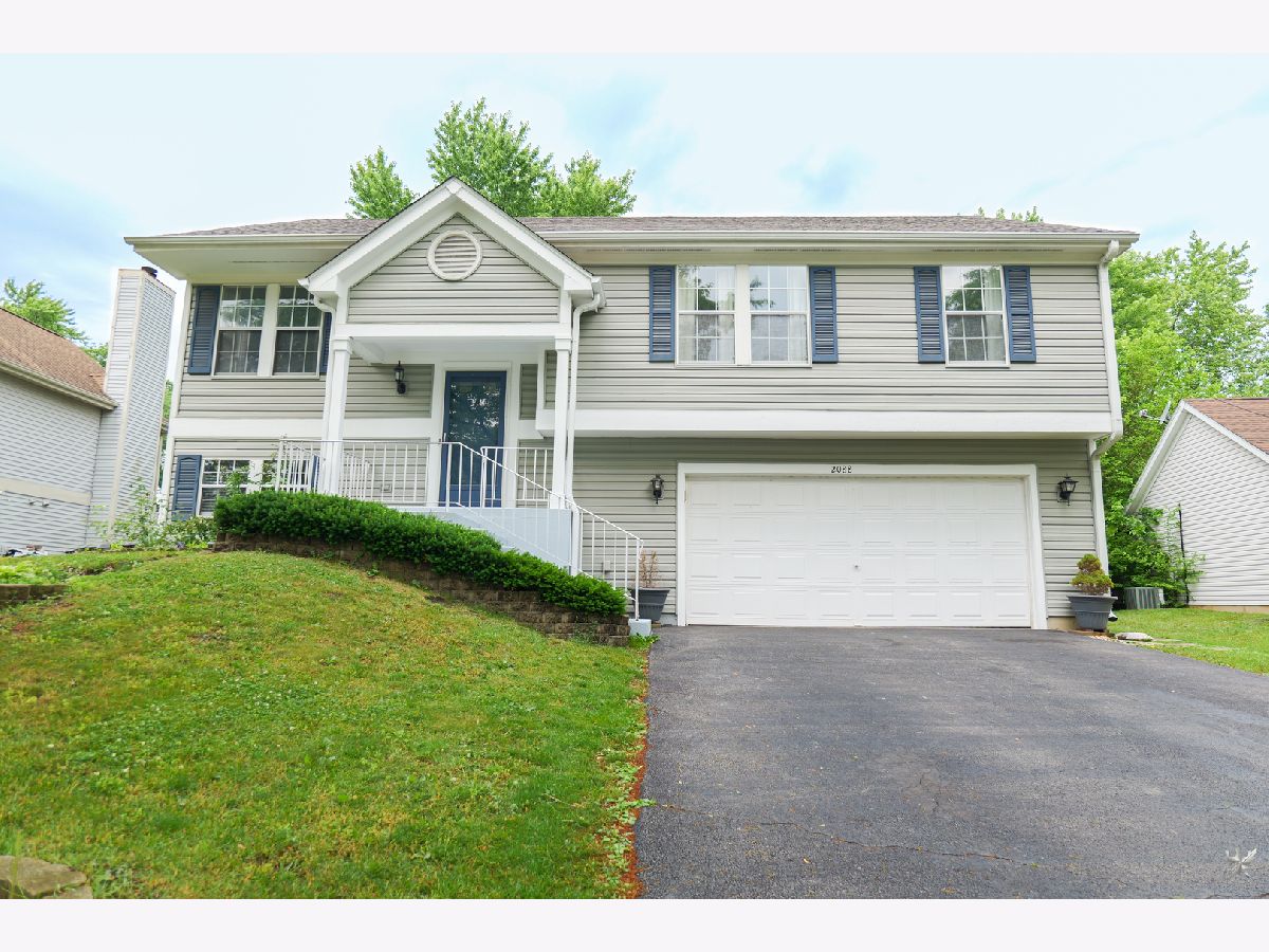 Townhomes & Condos & Homes For Sale Mayfair Station Hanover Park Illinois, 2088 Pennsbury Lane