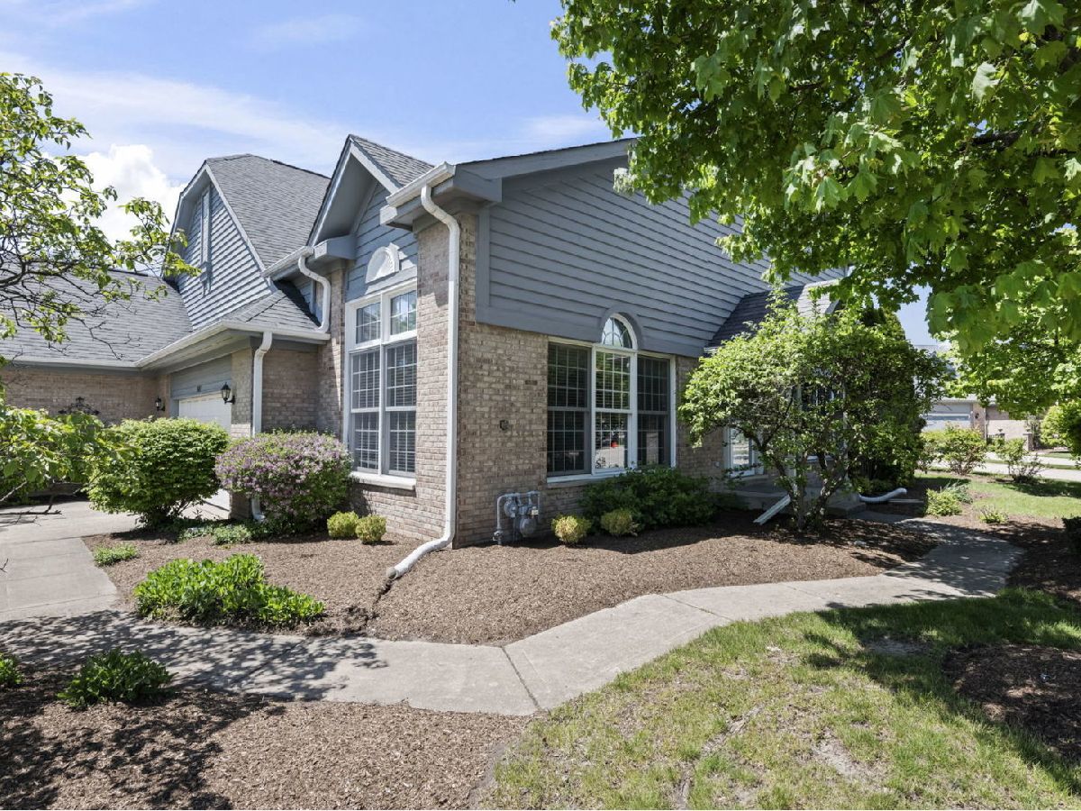  For Sale Bloomingdale Illinois, 301 Lynwood Circle