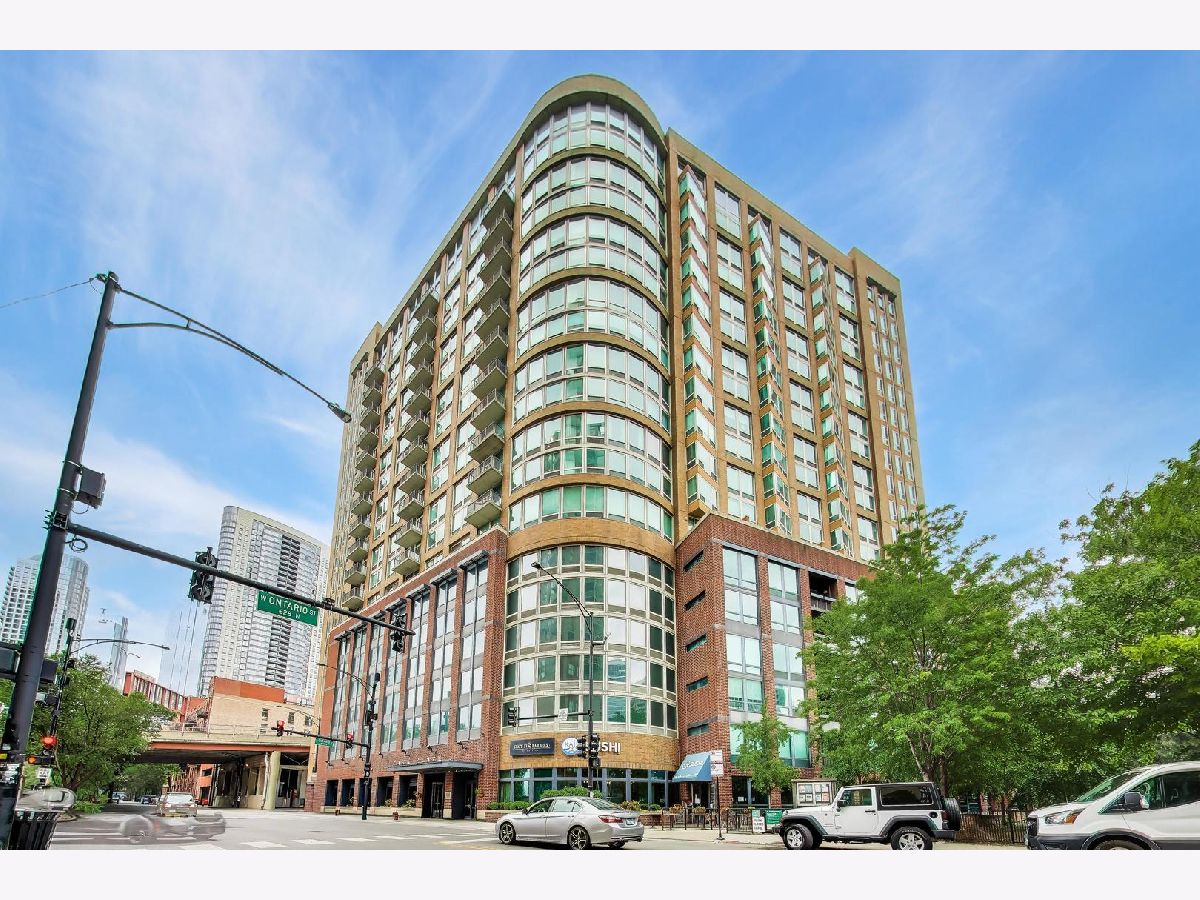 Condominiums For Rent Park Place Chicago Illinois, 600 Kingsbury