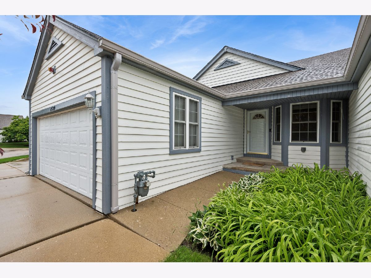  For Sale Gurnee Illinois, 1520 Queen Ann Lane