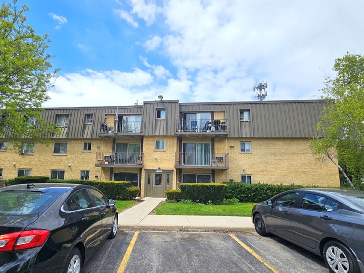  Rented Wheeling Illinois, 584 Fairway View