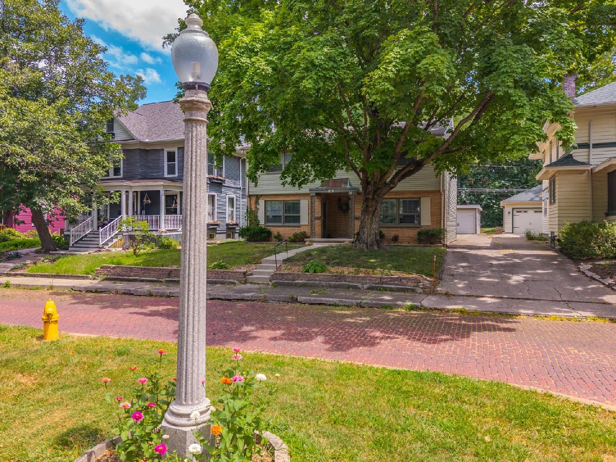  For Sale Bloomington Illinois, 45 Whites Place