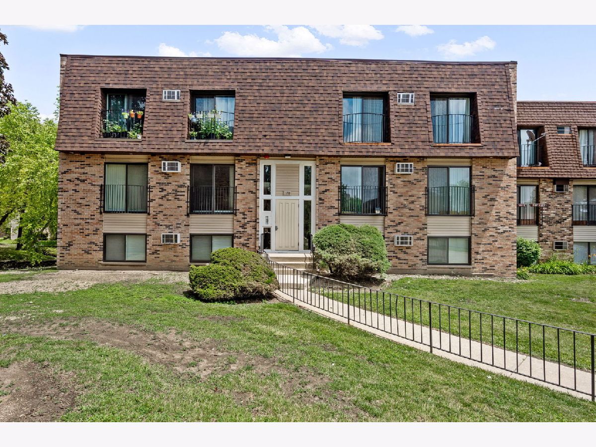 Condominiums Rented Watersedge Glendale Heights Illinois, 170 Waters Edge