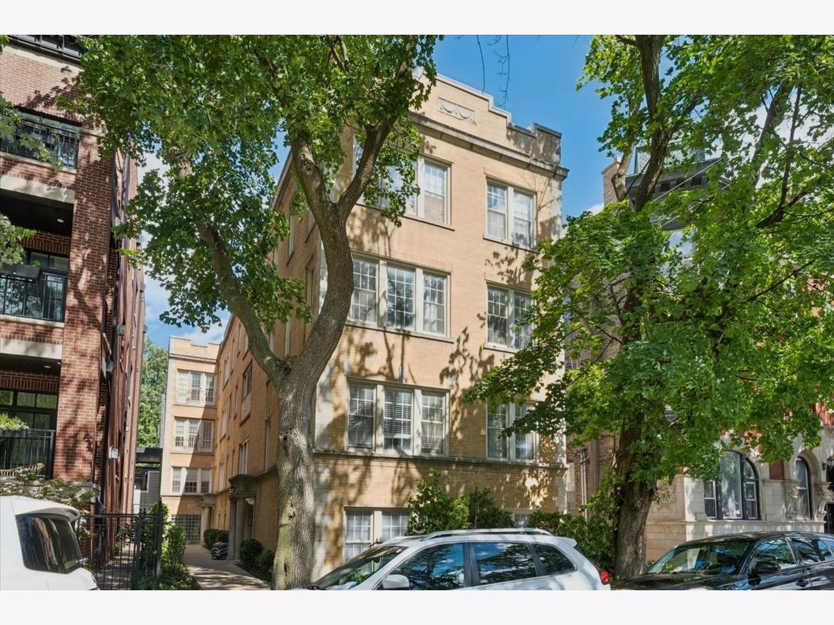  For Sale Chicago Illinois, 2215 Bissell Street