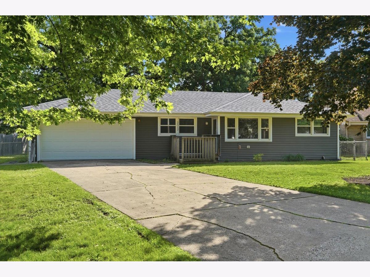  For Sale Lindenhurst Illinois, 2512 Highland Drive