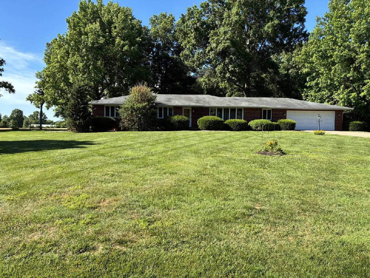  For Sale Mt Vernon Illinois, 12365 Lakeview Road