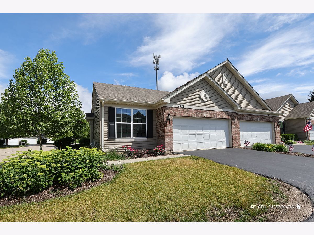 Townhomes For Sale Country Club Hills Fox Lake Illinois, 7121 Country Club Hills Drive