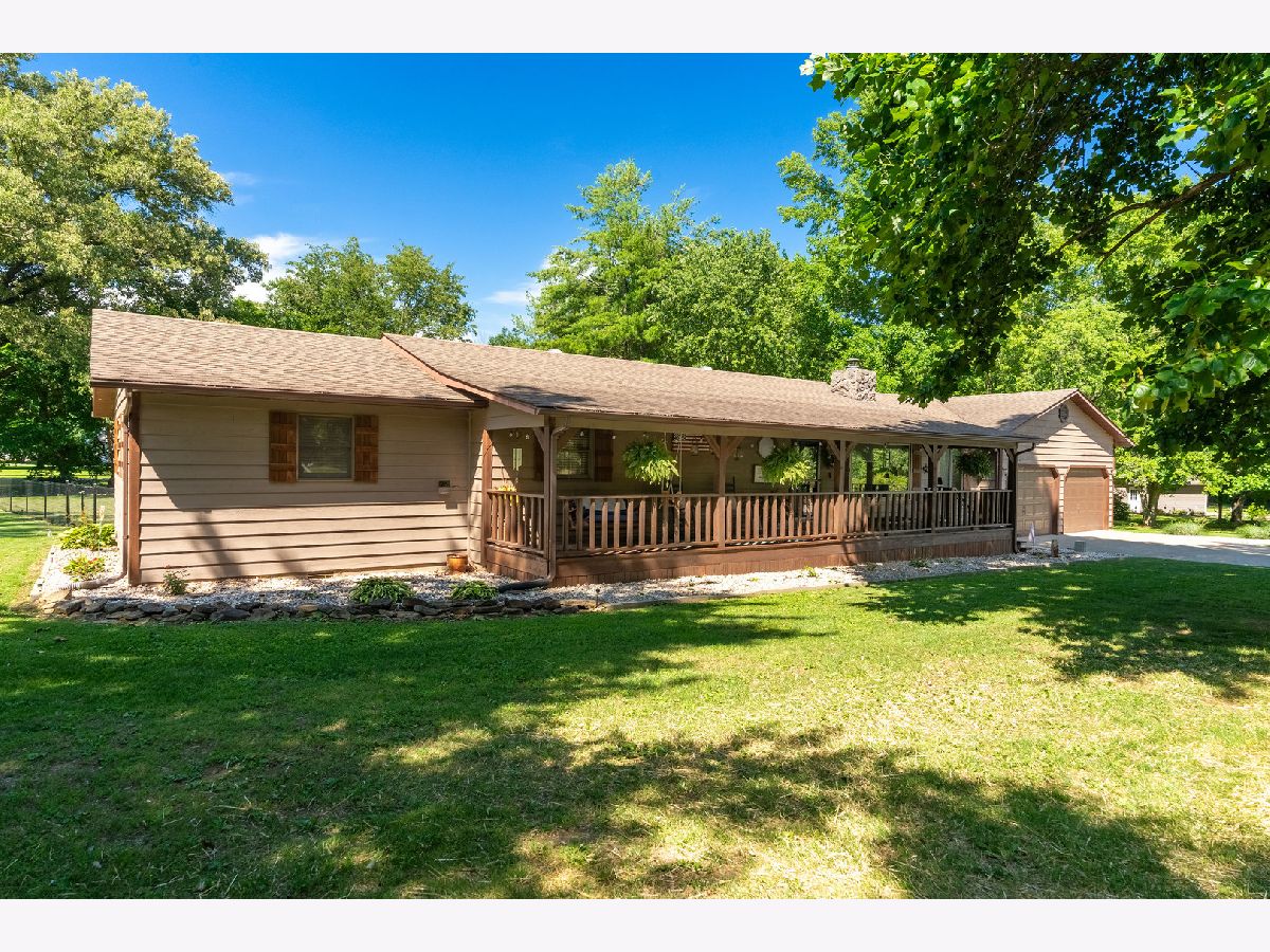  For Sale Harrisburg Illinois, 180 White Oak Lane