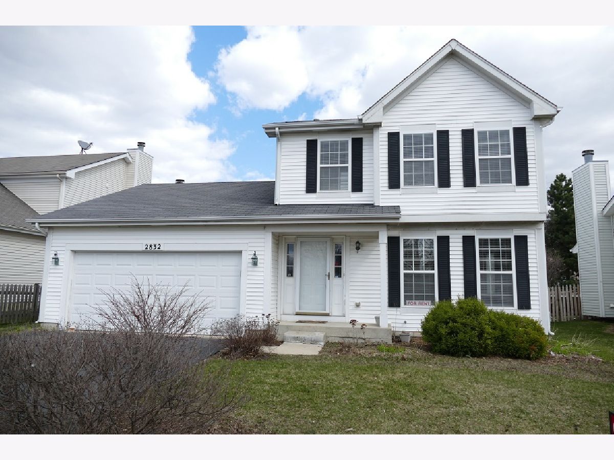 Townhomes & Condos & Homes For Rent Woodlake Naperville Illinois, 2832 Skylane
