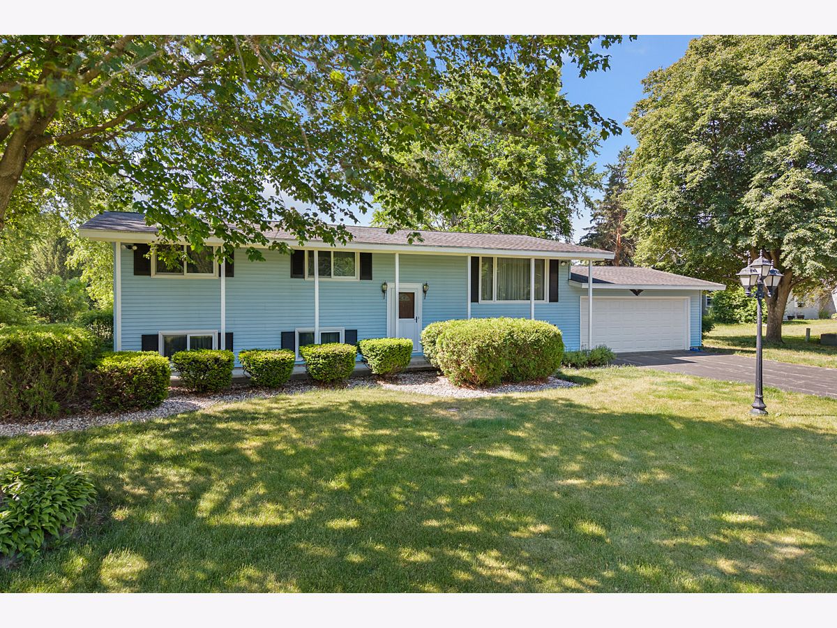  For Sale Woodstock Illinois, 14413 Pleasant Valley Road