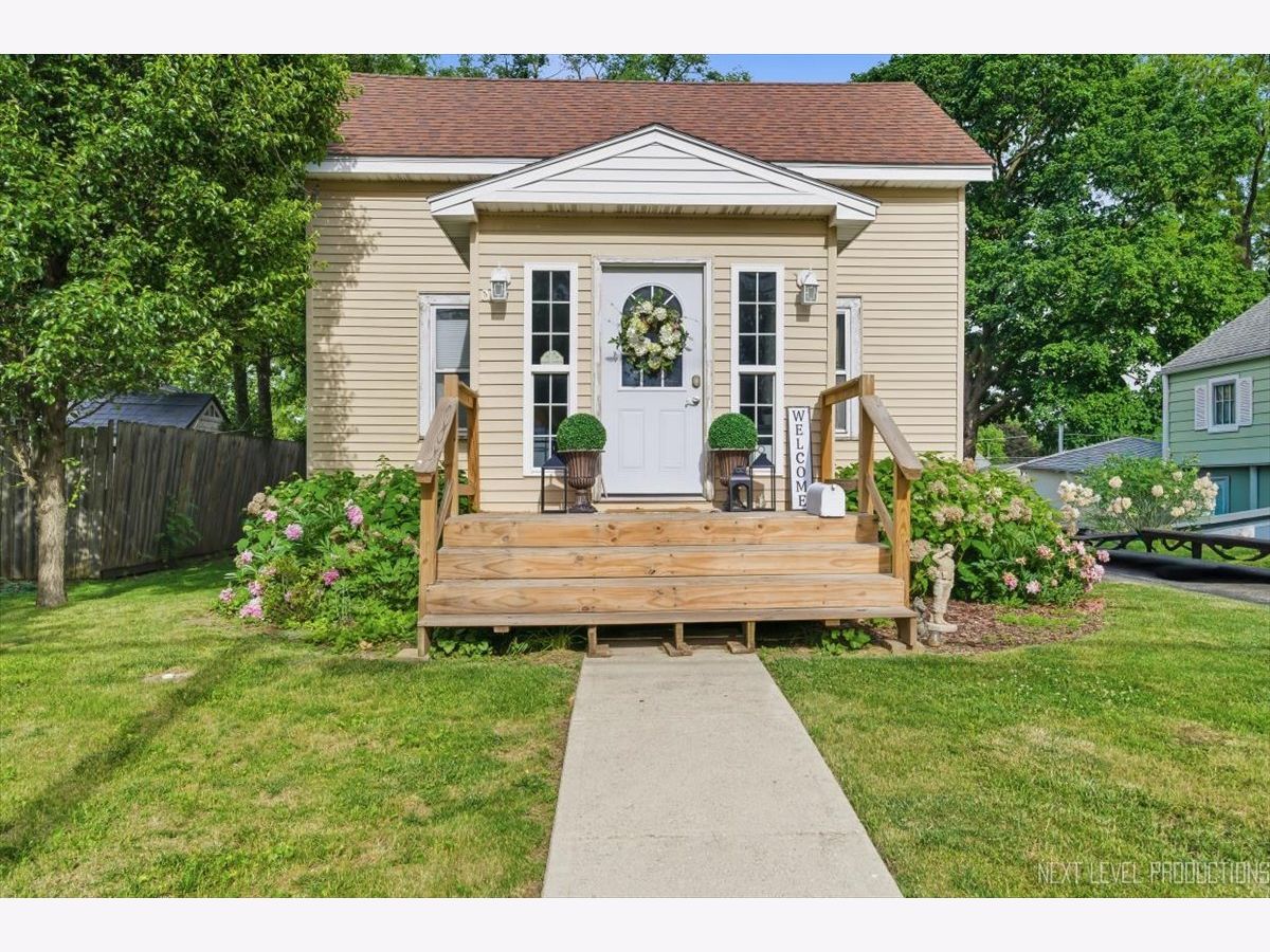  For Sale Sycamore Illinois, 1034 Somonauk Street