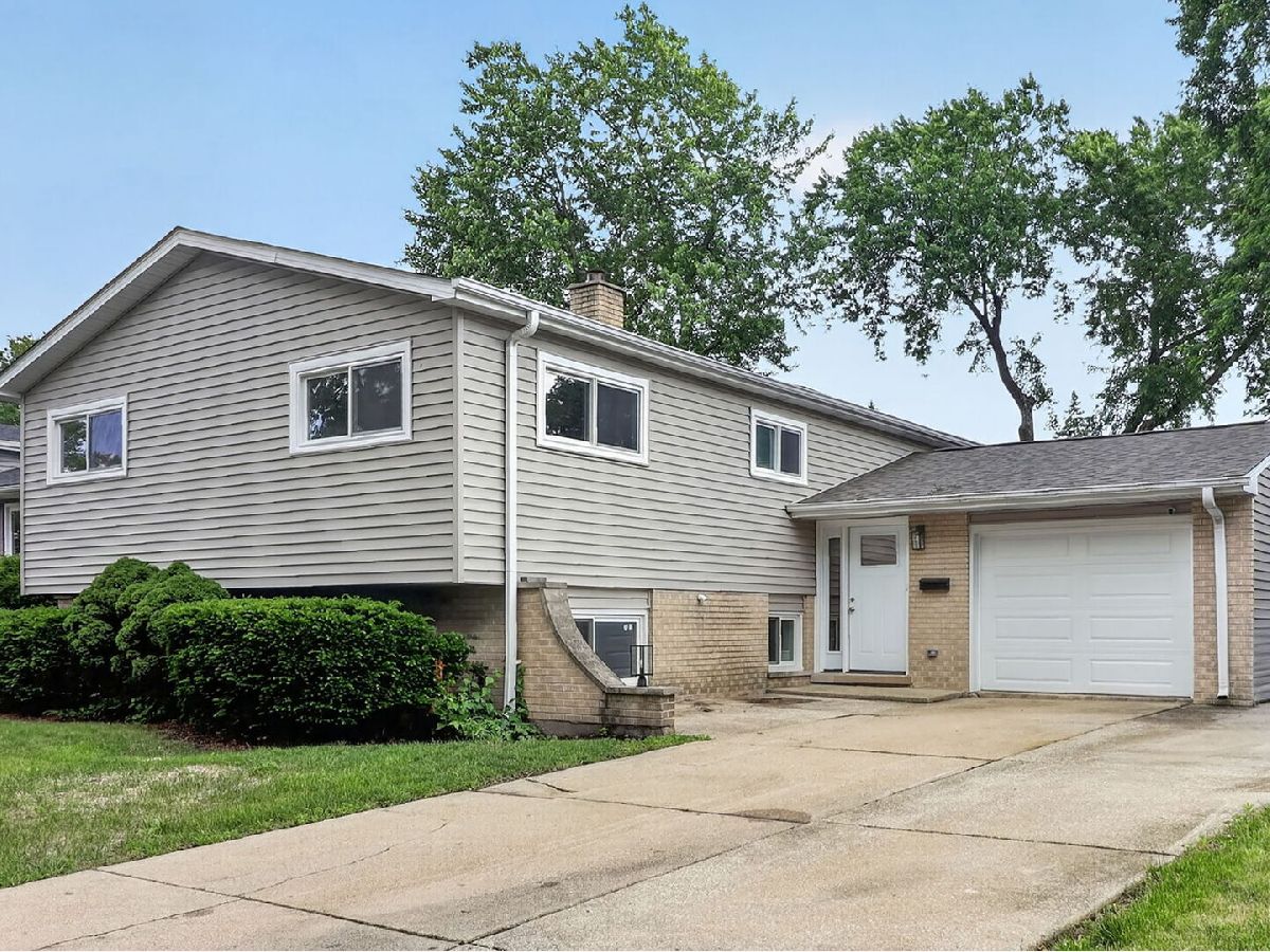  For Sale Des Plaines Illinois, 235 Norman Court