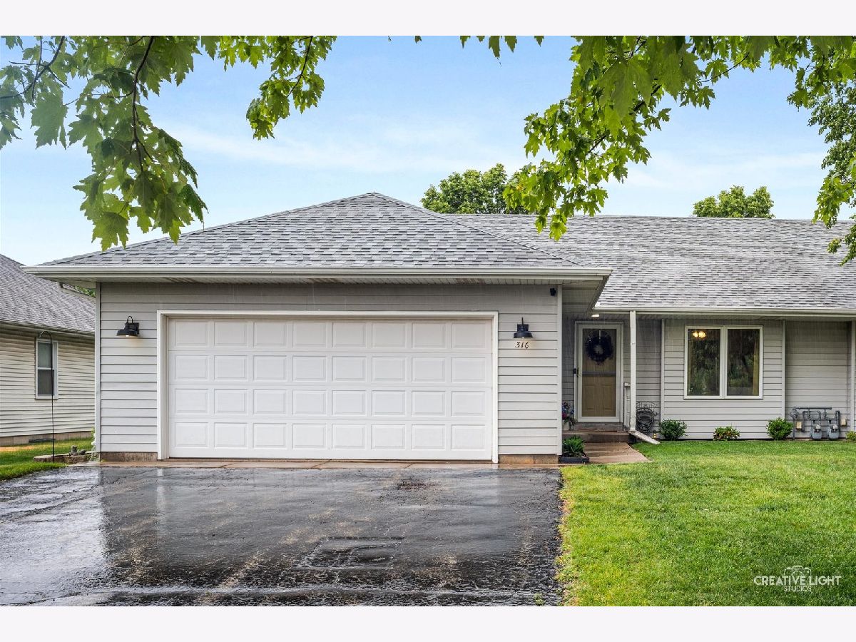 Townhomes & Condos & Homes For Sale Old Mill Manor Hampshire Illinois, 316 Old Mill Lane