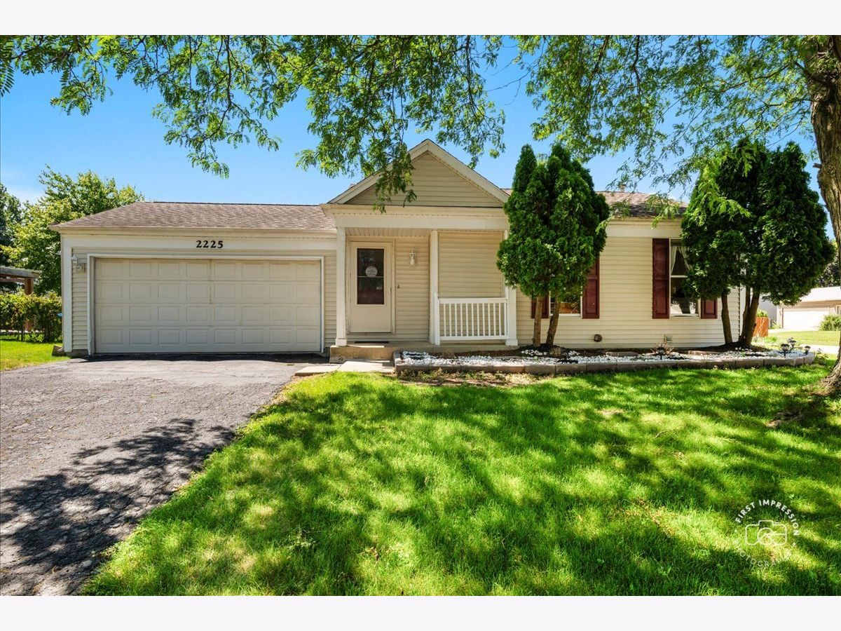  For Sale Aurora Illinois, 2225 Highfield Lane