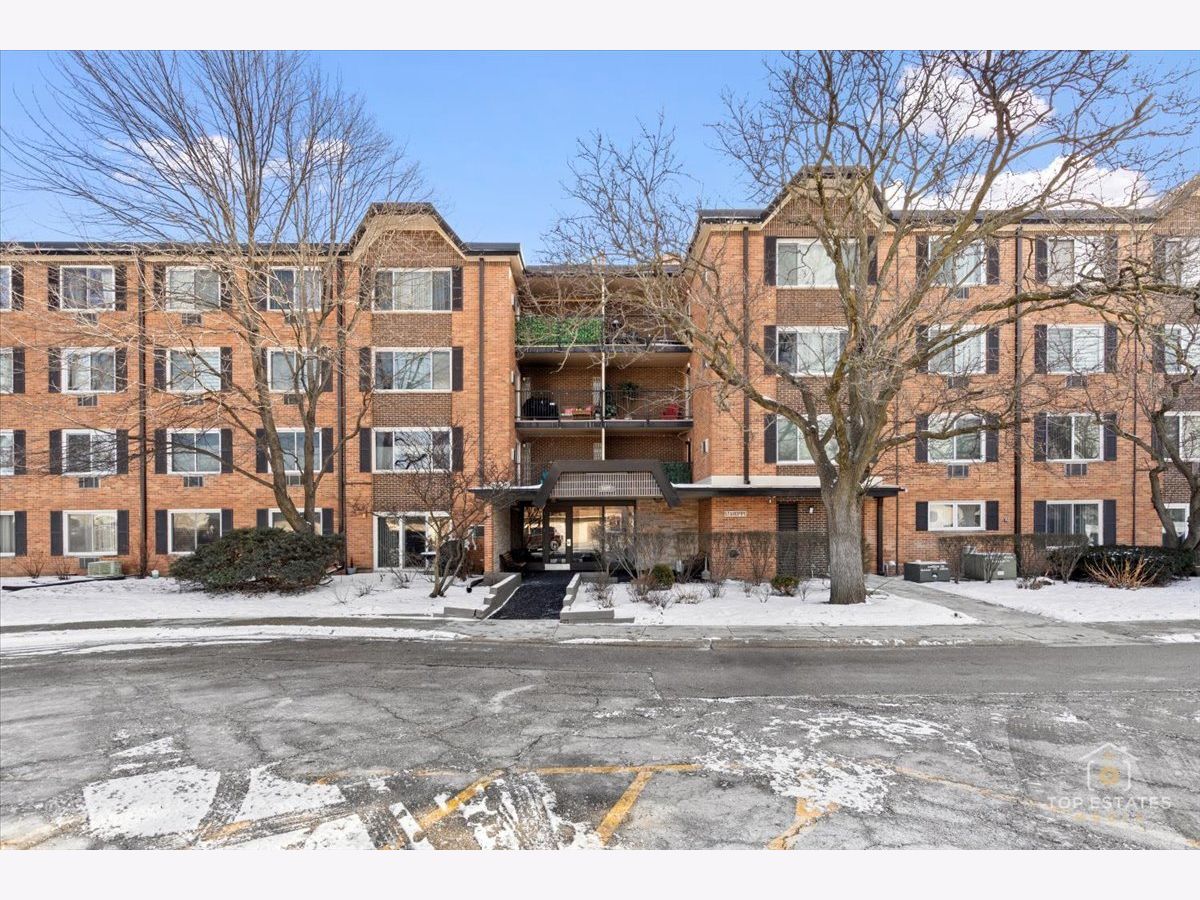 Condominiums For Sale Mallard Cove Arlington Heights Illinois, 1107 Old Wilke Road