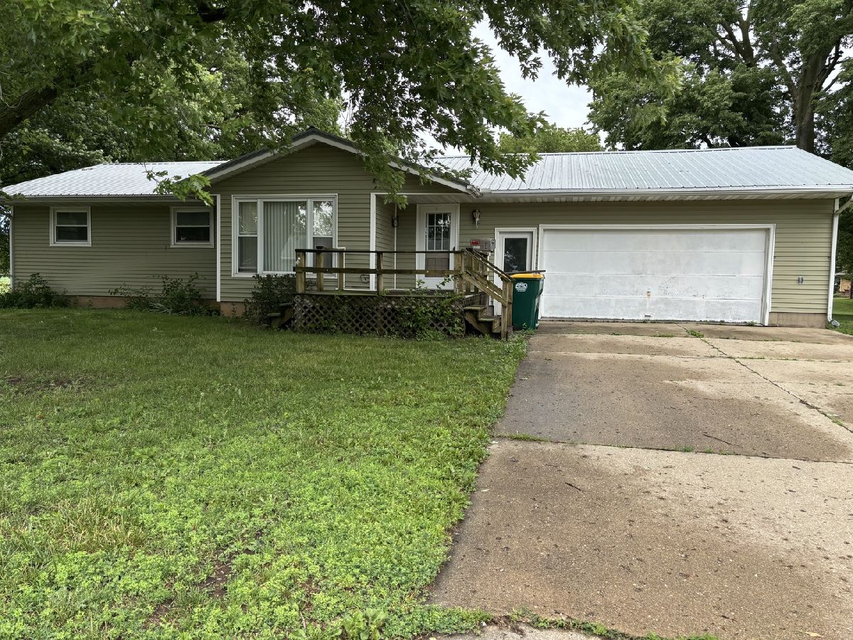  For Sale Walnut Illinois, 301 2nd Street