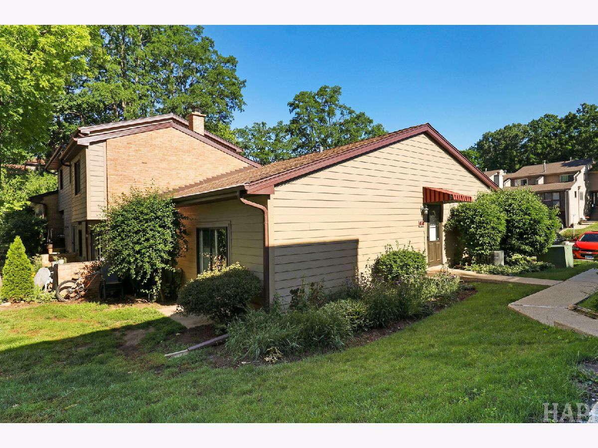 Townhomes & Condos For Sale Woodhills Bay Colony Fox Lake Illinois, 71 Mariner Lane