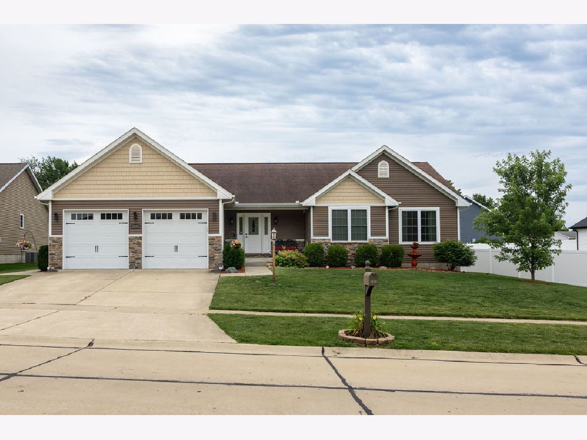  For Sale Mahomet Illinois, 2303 Slade Lane