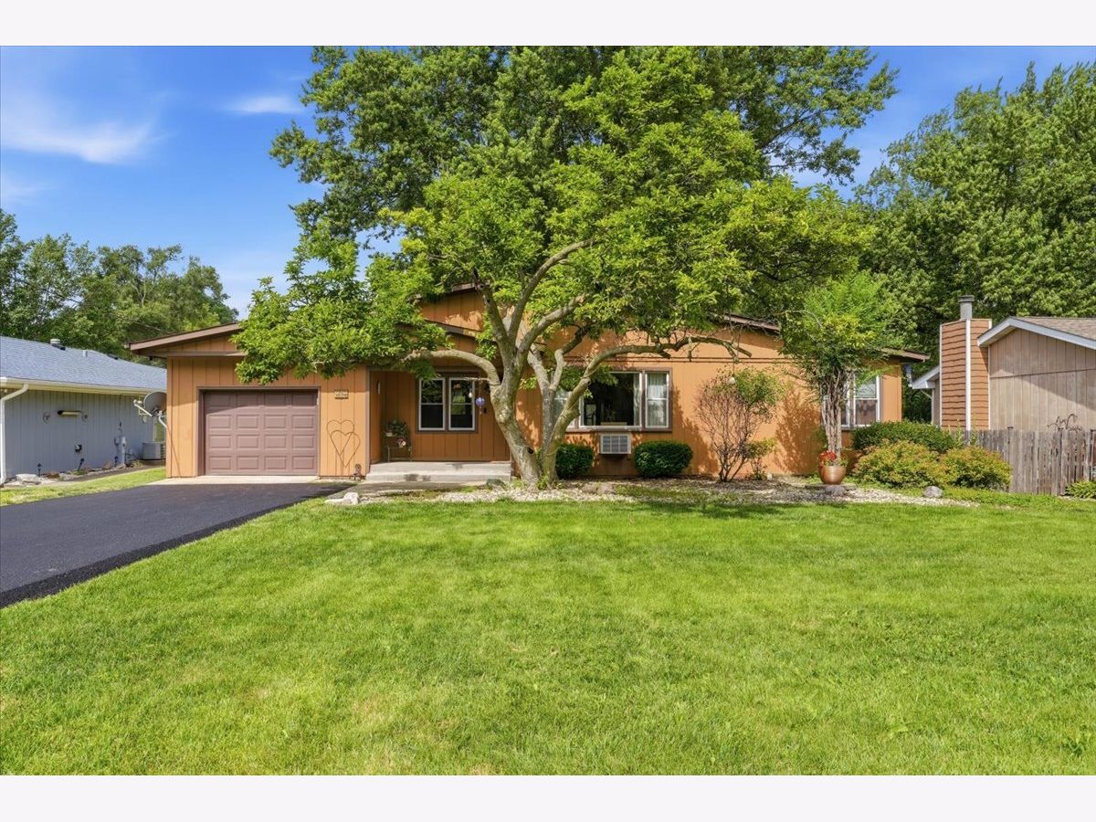  For Sale Antioch Illinois, 39576 Petite