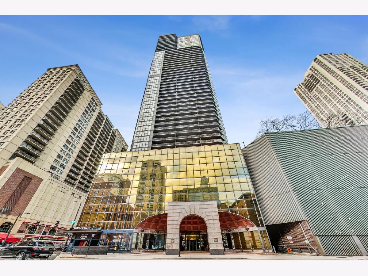 Condominiums For Sale Ontario Place Chicago Illinois, 10 Ontario Street