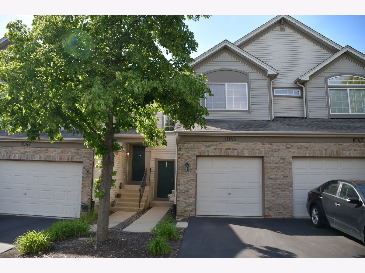  For Sale Aurora Illinois, 1045 Woodview Court