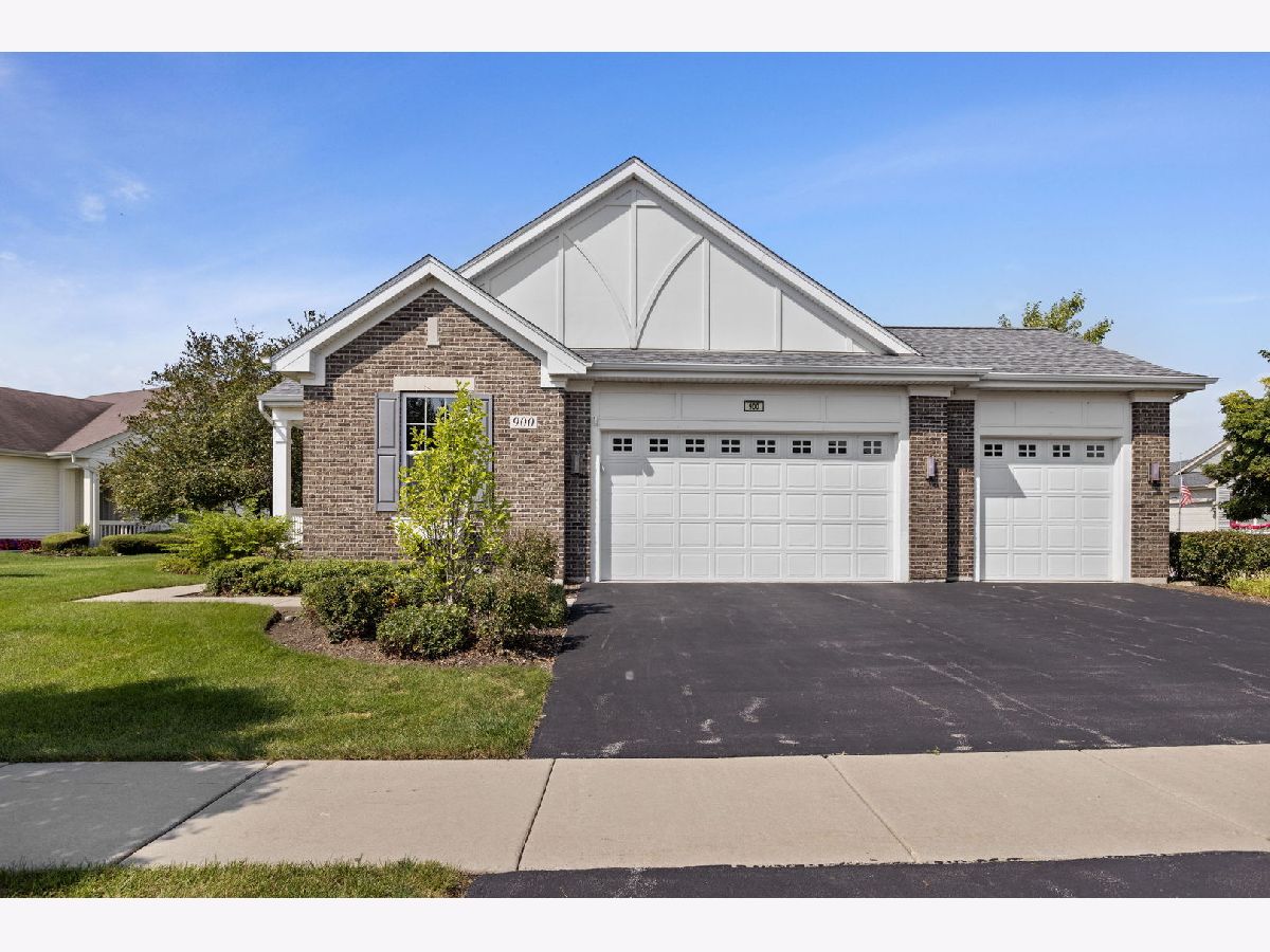  For Sale Hampshire Illinois, 900 Scottsdale Drive