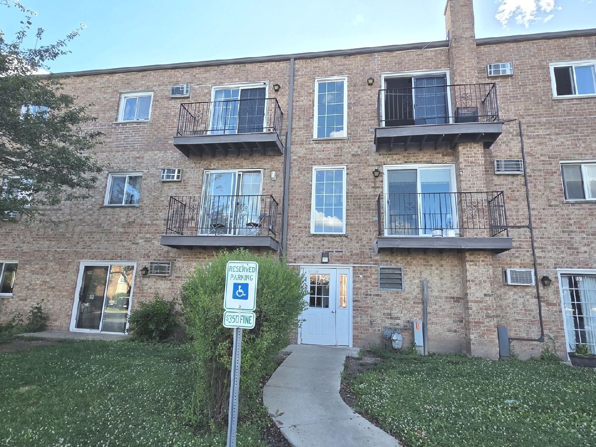  For Sale Carol Stream Illinois, 151 Elk Trail