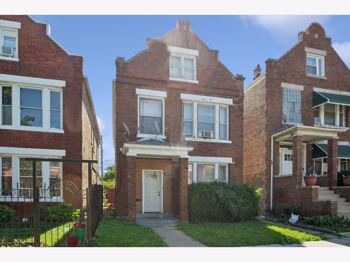  For Sale Chicago Illinois, 4435 Campbell Avenue