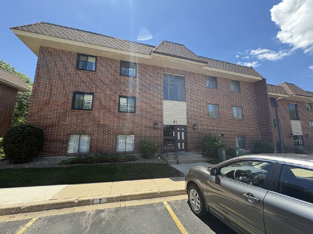 Condominiums For Sale Highland Lakes Lombard Illinois, 41 Janata Boulevard