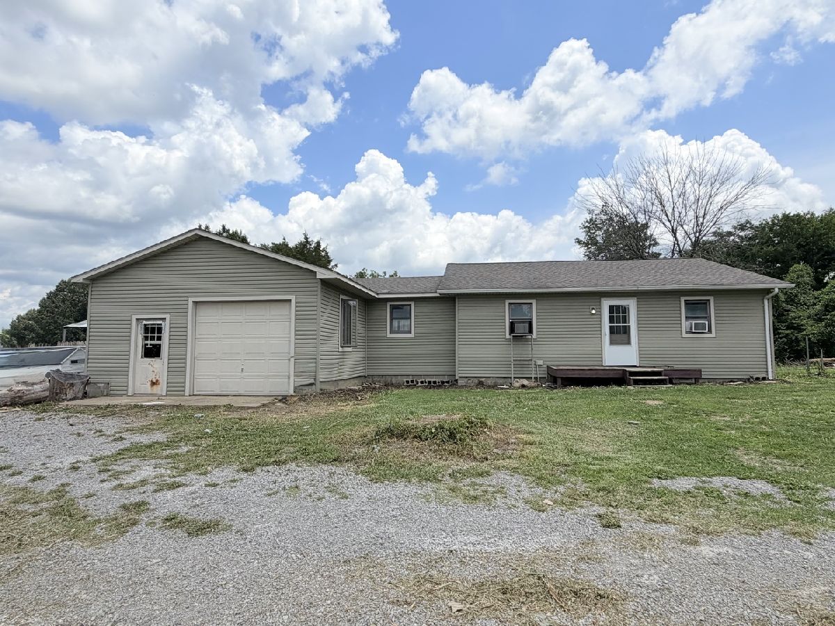  For Sale Harrisburg Illinois, 855 Beech Hollow Road