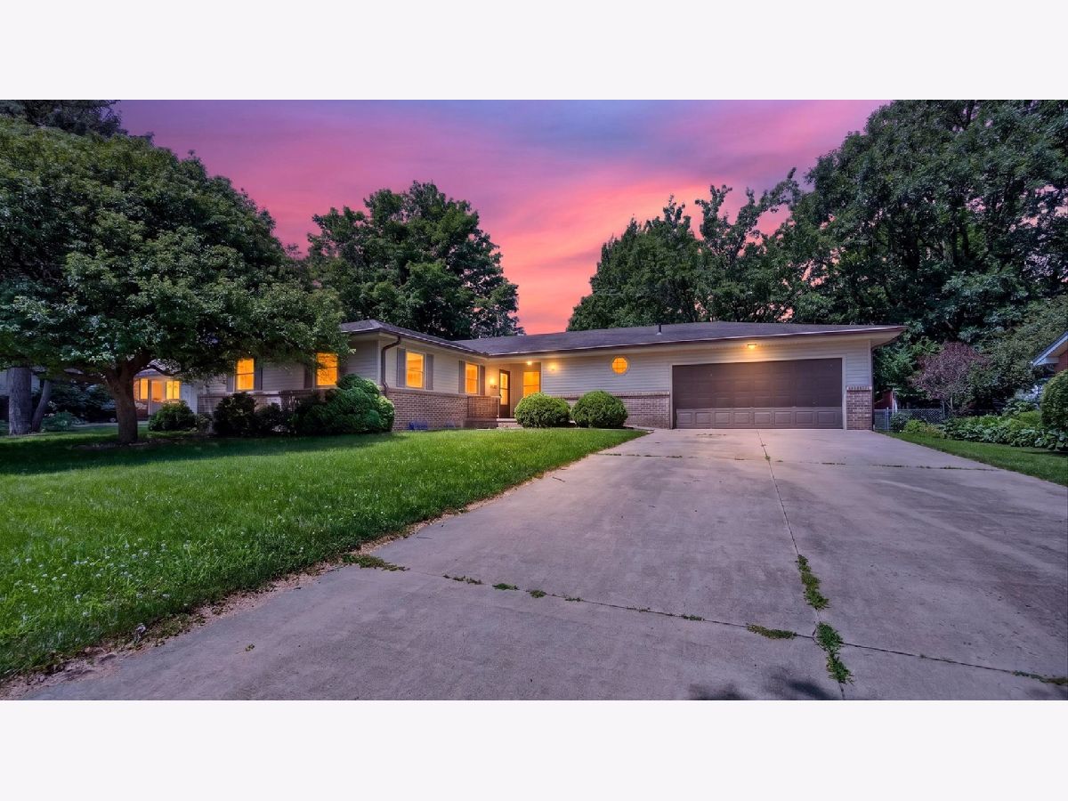 Homes & Condos & Townhomes For Sale Pleasant Hills Normal Illinois, 305 Centennial Avenue
