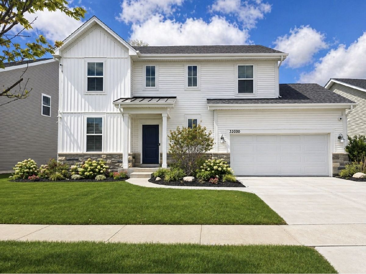  Rented Lakemoor Illinois, 32000 Savannah