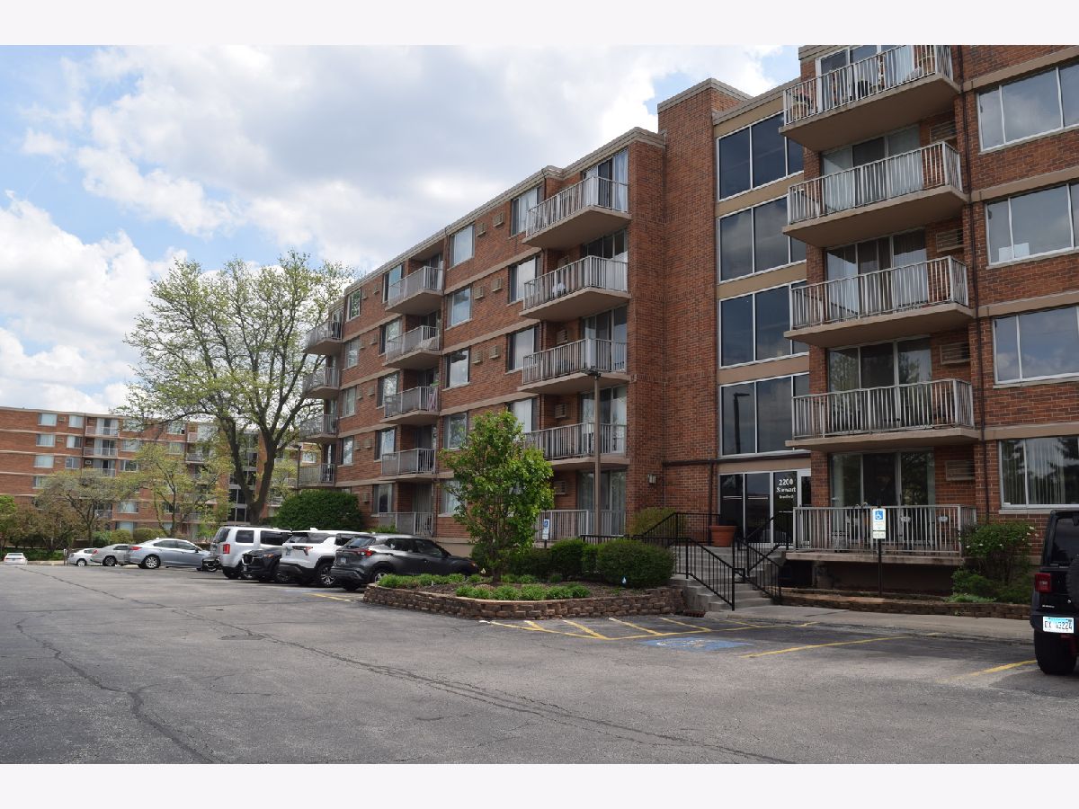 Condominiums For Sale Yorktown Green Lombard Illinois, 2200 Stewart Avenue