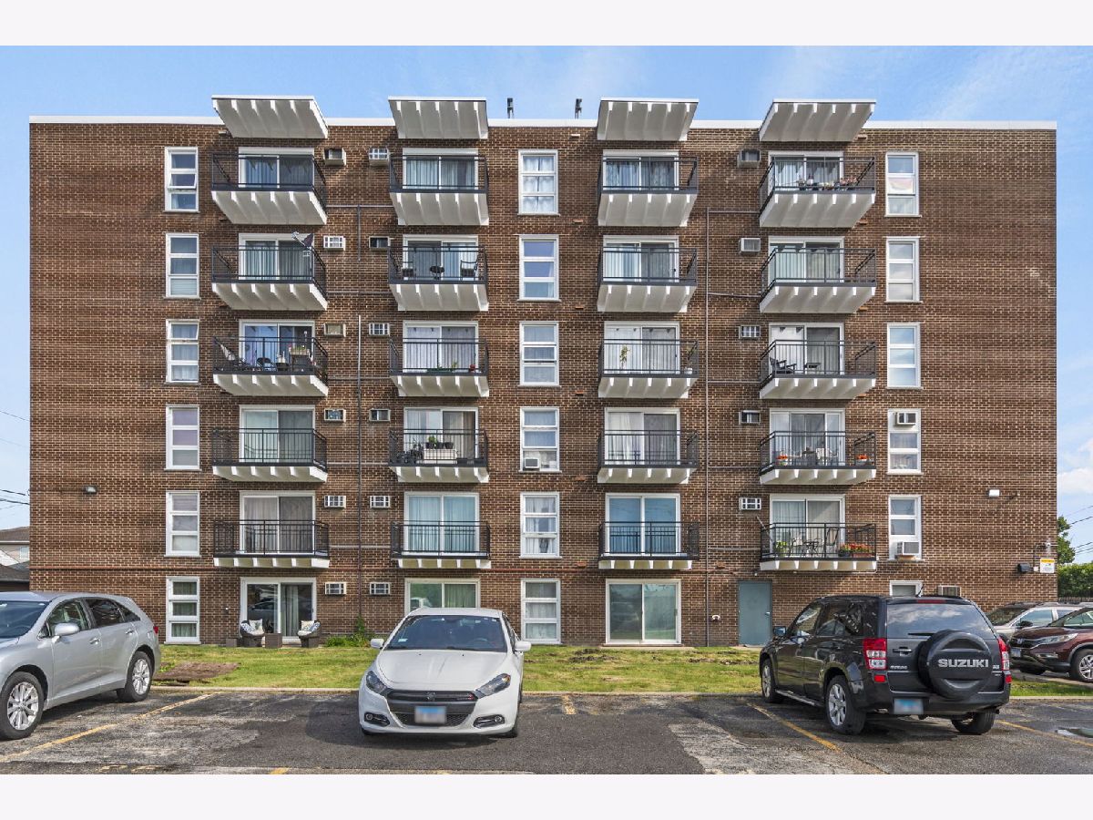  For Sale Chicago Illinois, 7229 Higgins Avenue