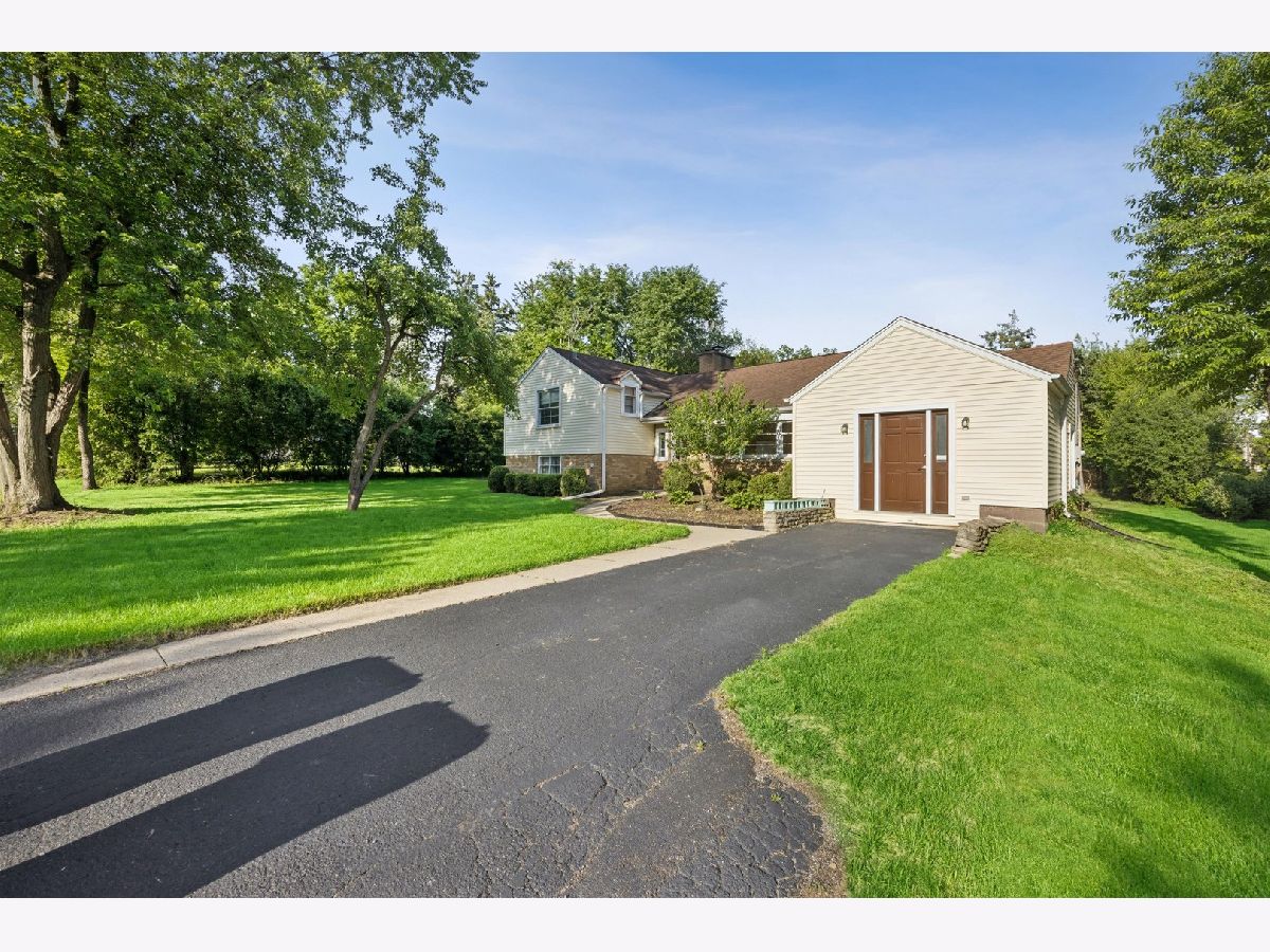  Sold Clarendon Hills Illinois, 250 Woodstock