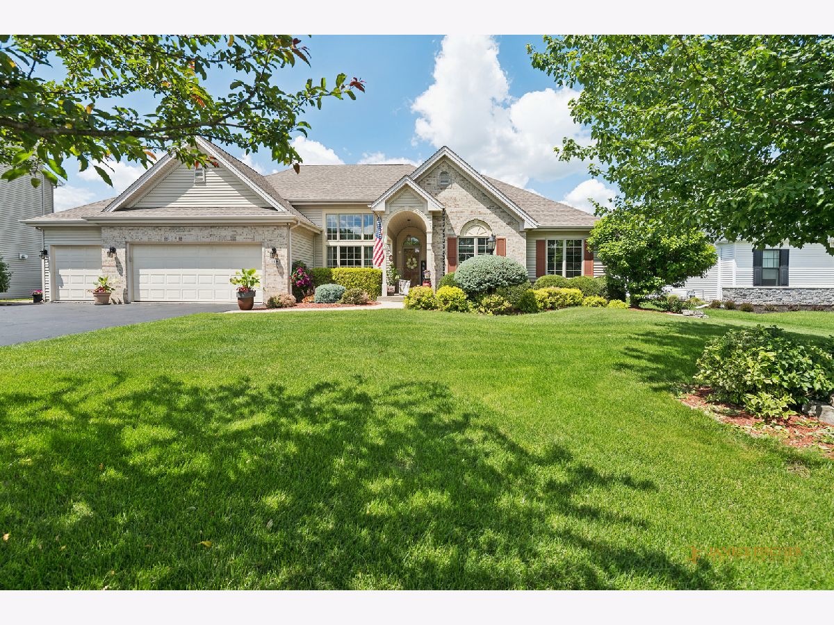  For Sale Poplar Grove Illinois, 118 Boeing Trail