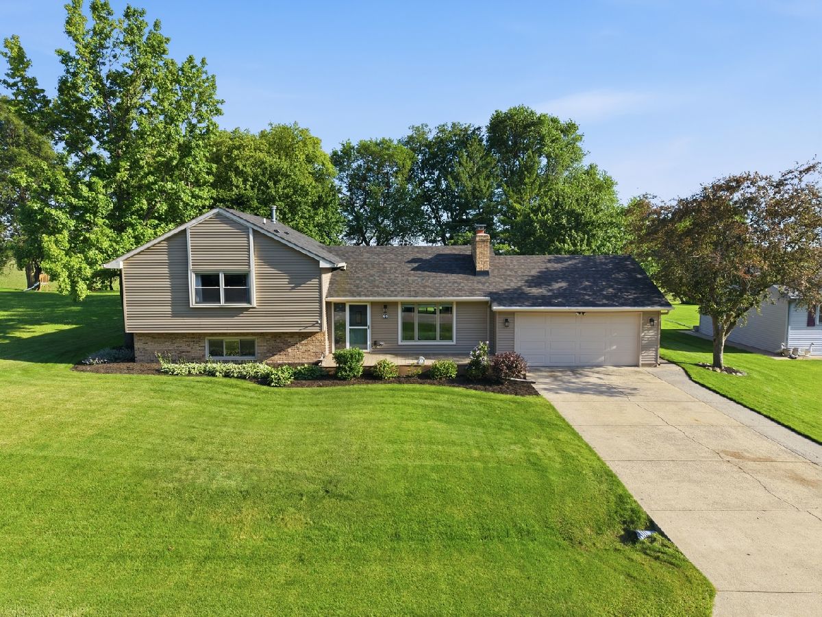  For Sale Grant Park Illinois, 46 Lake Metonga Trail