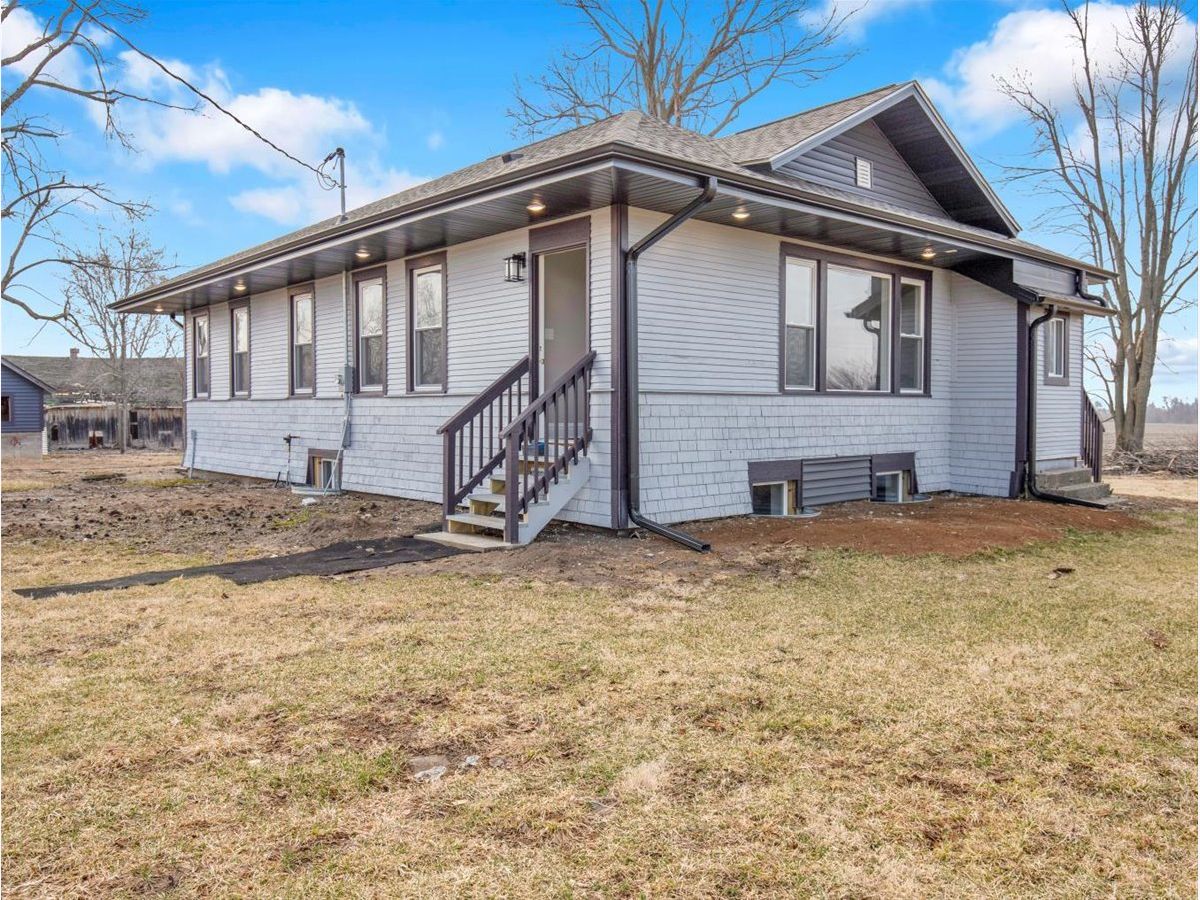  For Sale Caledonia Illinois, 18763 Grade School Road