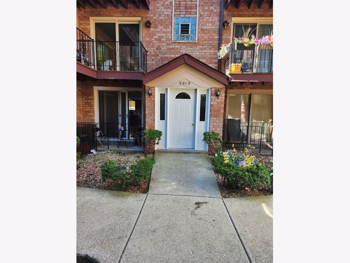  For Sale Chicago Illinois, 5819 Higgins Avenue