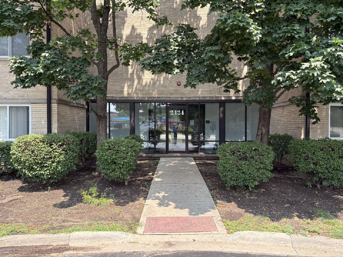  For Sale Arlington Heights Illinois, 2424 Oakton Street