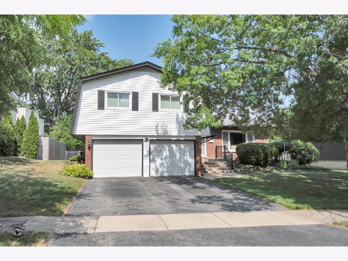  For Sale Tinley Park Illinois, 16737 Beverly Avenue