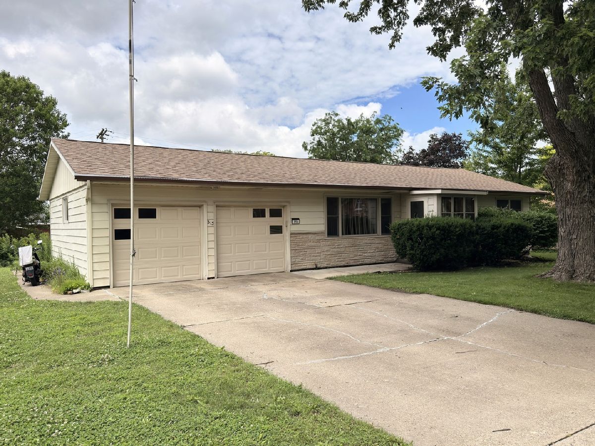  For Sale Bloomington Illinois, 315 Mecherle Drive