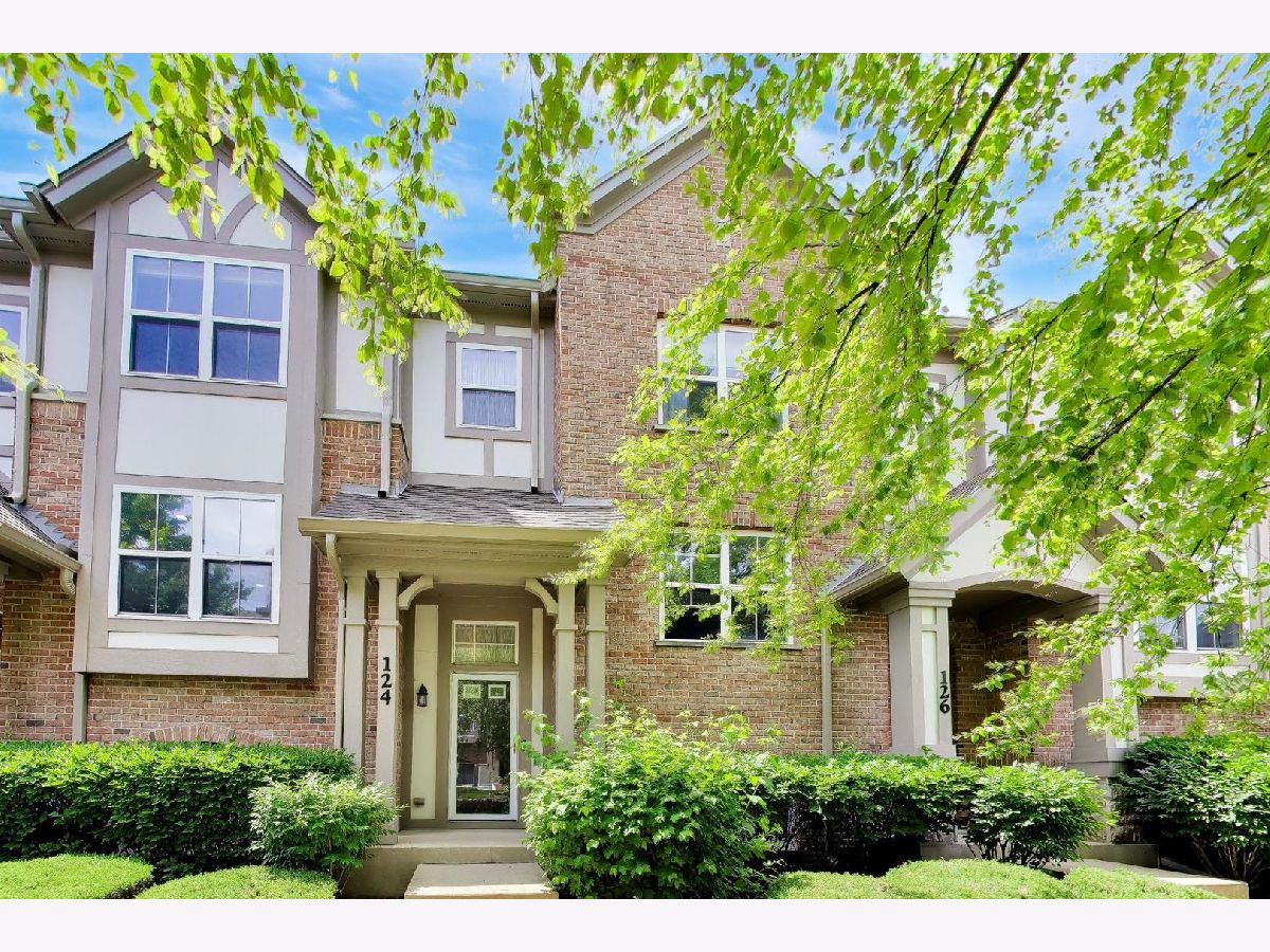 Townhomes & Condos & Homes For Sale Concord Village Lake Zurich Illinois, 124 Rosehall Drive