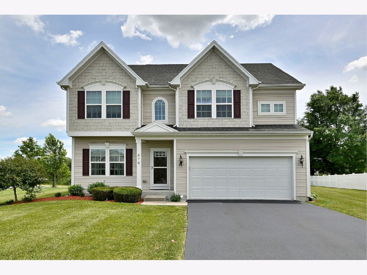  For Sale Gilberts Illinois, 819 Glacial Falls Drive