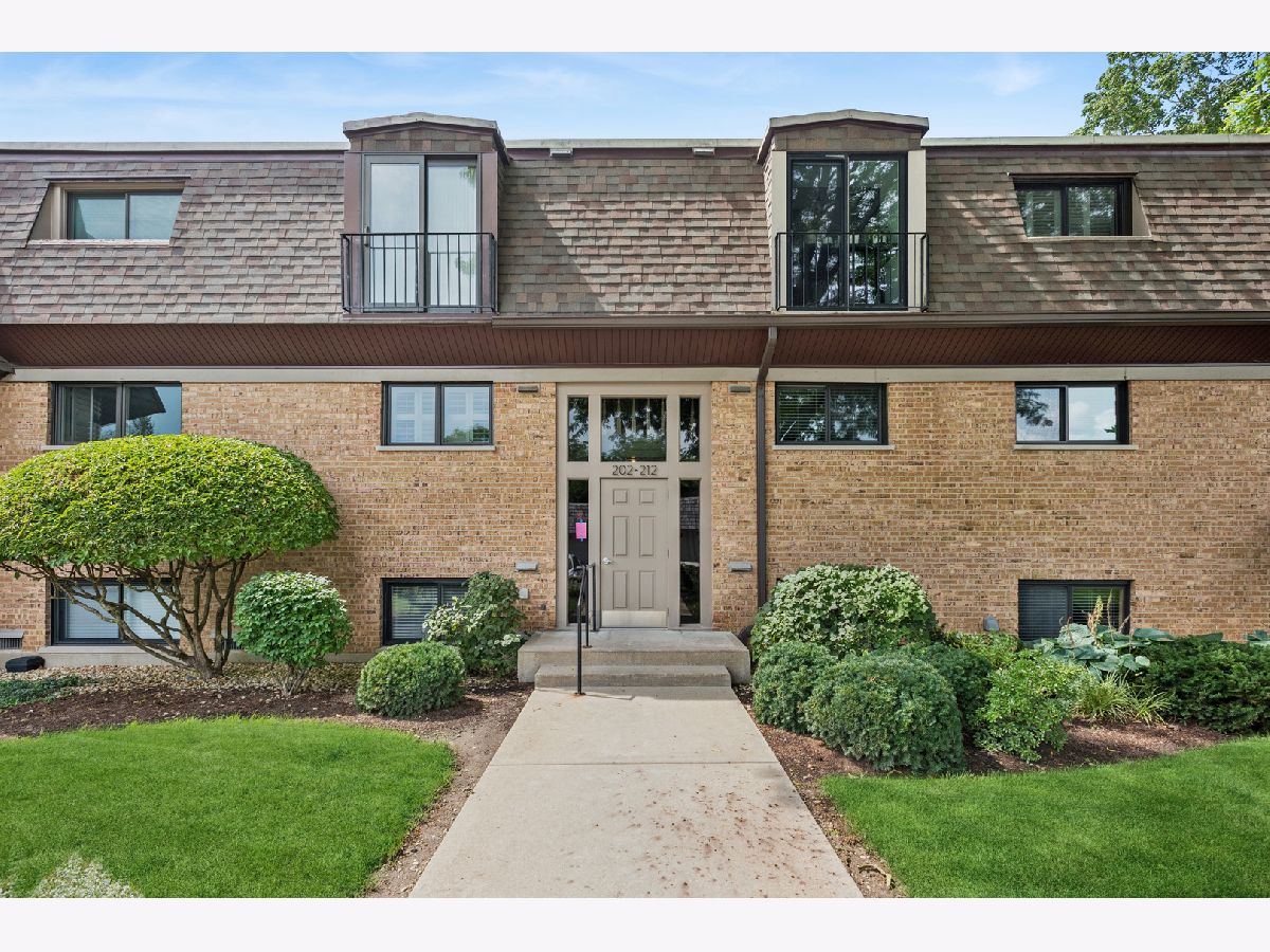  For Sale Geneva Illinois, 202 Kenston Court