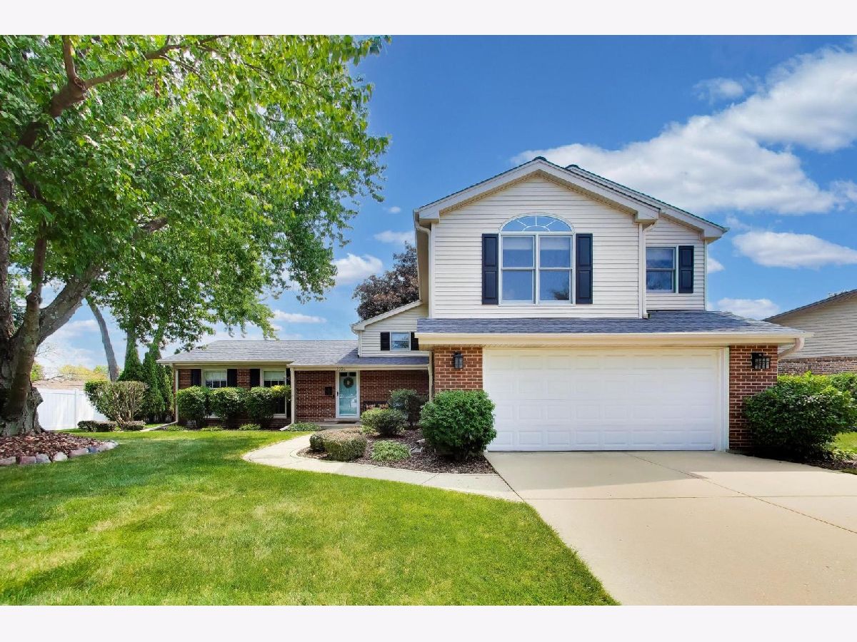 Homes & Condominiums For Sale Greenbrier Arlington Heights Illinois, 2006 Elizabeth Drive